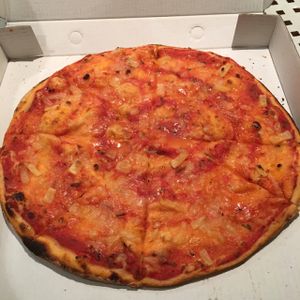 Pizza 4 quesos at Pizzeria Mayor in Madrid