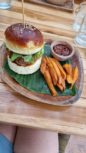 Jackfruit burger at Pisang Pisang in Lembongan