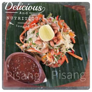 raw papaya salad at Pisang Pisang in Lembongan