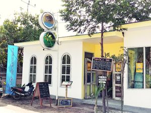 our entrance  at Pisang Pisang in Lembongan