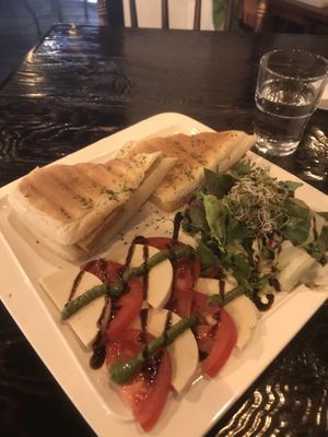 Bulgogi sandwich and salad  at Vegetus 베제투스 in Seoul