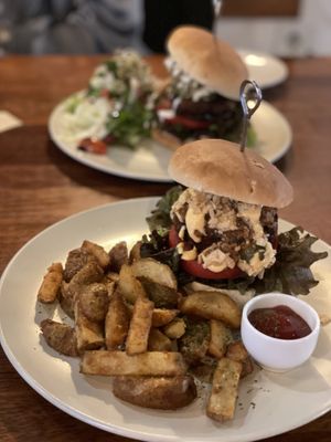 Burger nights with friend  at Vegetus 베제투스 in Seoul