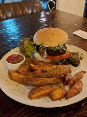 Burger & fries at Vegetus 베제투스 in Seoul