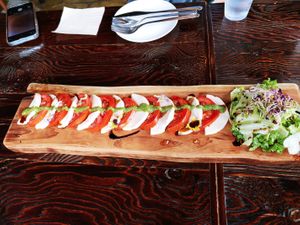 Caprese Salad at Vegetus 베제투스 in Seoul