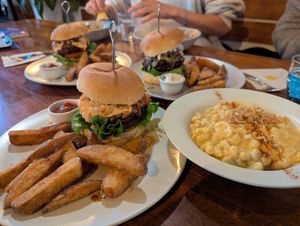 Mac n cheese - 7/10 it standard and good at Vegetus 베제투스 in Seoul