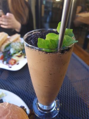 Mint choc shake at Vegetus 베제투스 in Seoul