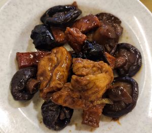 braised mushroom very flavourful at Long Mun Chai Vegetarian Restaurant in Sitiawan