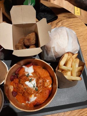 Gnocchi a la bolognesa, spinach croquetas and the rustic cheese burguer menu (still wrapped and homemade fries) at Veggie's World in Andorra La Vella