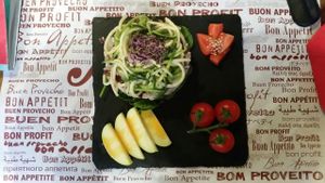 rice with spiralised courgette, sprouts, apples, strawberries and tomatoes at Veggie's World in Andorra La Vella
