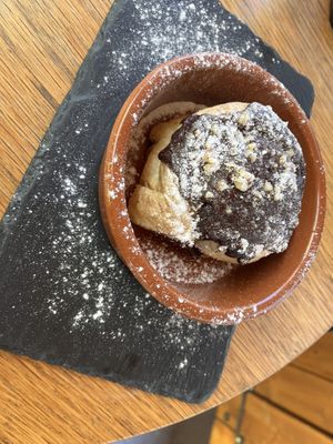 Roll de canyella i xocolata   at Veggie's World in Andorra La Vella