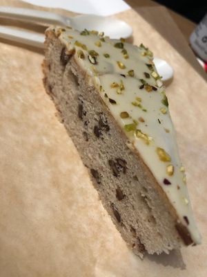 Tarta vegana plátano y pistachos  at Veggie's World in Andorra La Vella