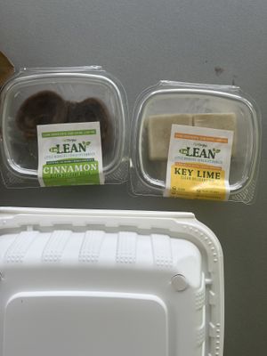 Raw deserts cinnamon roll and key lime pie   at Vegan and Juice in Miami