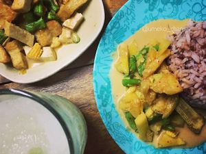 tofu with veg in thick spicy sauce and pineapple curry  at Number One Vegetarian in Bangkok