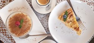 Rice pudding and apple pie at PurEssence in Alvor