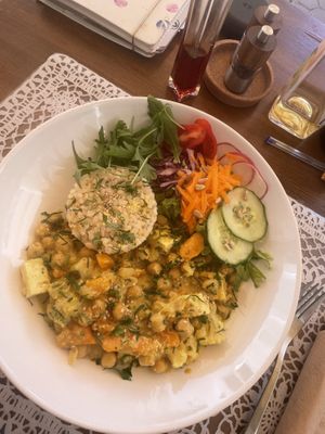 Brown rice with Chickpea curry and tofu   at PurEssence in Alvor