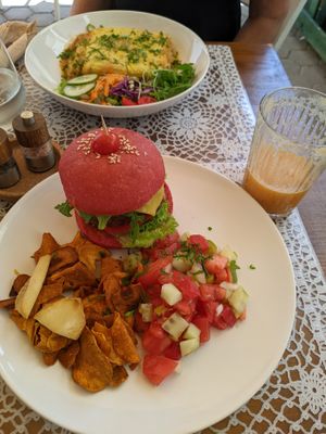 Beyond Burger. Gluten free beetroot bread. at PurEssence in Alvor