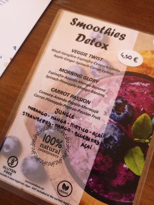 There smoothie menu at PurEssence in Alvor