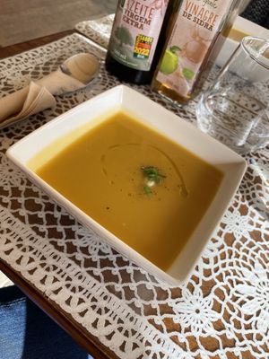 Couliflower apple soup  at PurEssence in Alvor