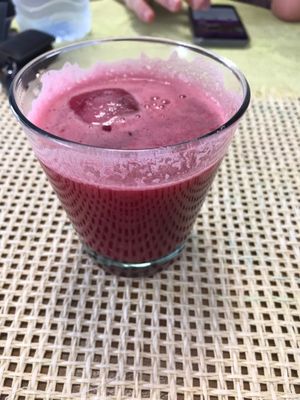 Sumo natural de beterraba e aipo  at PurEssence in Alvor