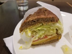 La moitié du petit sandwich, délicieux à 180, en bas à droite de la carte at Tomson Coffee in Tainan