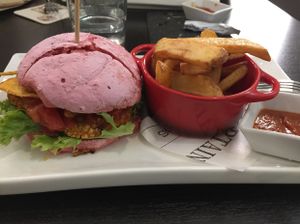the pink vegan burger! at Marsim Bistrobarante in Mallorca