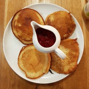 Vegan pancakes with strawberry sauce at VegeQuchnia in Opole