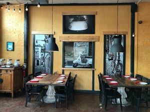 tables and pictures at Pistarro in Frederick