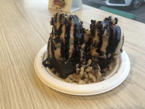 Brownie a la mode w/ Cookie Butter & walnuts at Hug Life in Garden Grove