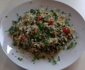 Risotto with mushrooms in an almond cheese cream with cocktail tomatoes and fresh parsley at AVeganTisch in Neunkirchen Am Sand
