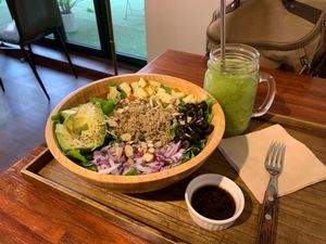 Salad and smoothie at The Picker - 더 피커 in Seoul