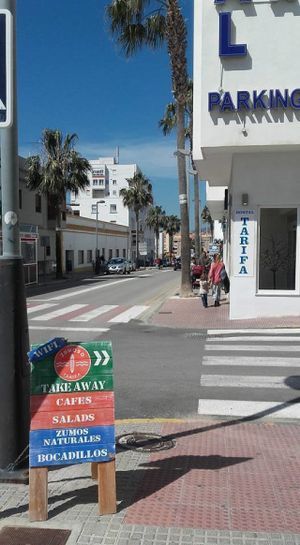 Fresh juices, creamy coffee, homemade cakes, sandwiches and salads for take away.

Calle Canovas del Castillo 4
11380 Tarifa
956 62 75 93
 at Zumoso Bar in Tarifa