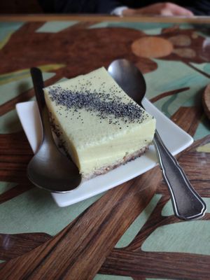 Tarta de limón vegana at Café Vert in Lyon