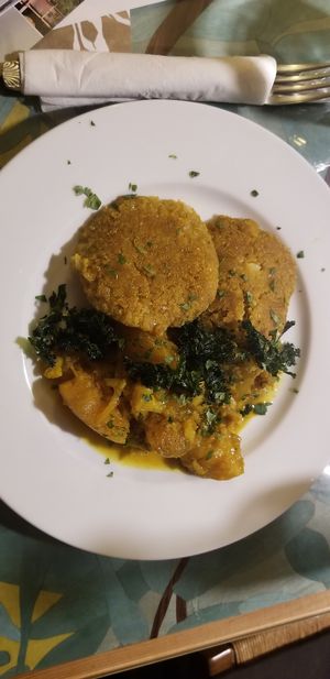 Yum veggie cocomilk curry w/ quinoa oat patties!! at Café Vert in Lyon