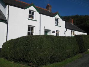 Approaching Penrhiw at Penrhiw Vegetarian Bed & Breakfast in Llanafan