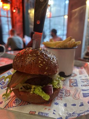 Burger con fake bacon e redefined meat 😋  at BrewDog in Aberdeen