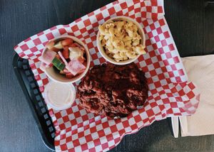 Nashville Hot Chicken with sides of veggies, mac and cheese, and ranch dipping sauce. Highly recommend thee mac and cheese as one of your sides because it's one of the best. at The Southern V in Nashville