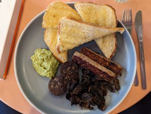 Vegan breakfast without beans and tomatoes at Nibble Cafe in Manchester
