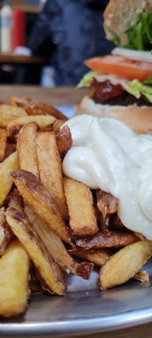Pommes 🍟 at Lia's Kitchen in Berlin