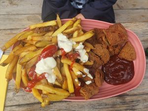 Nuggets and pommes at Lia's Kitchen in Berlin