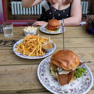 Chicken burger with blue cheese fries and coleslaw at Lia's Kitchen in Berlin