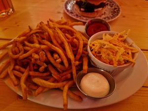 Fries and coleslaw at Lia's Kitchen in Berlin