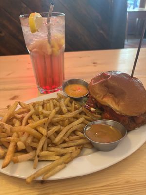 Classic Chiken Burger with fries and the Cranberry Lemon Limonade  at Lia's Kitchen in Berlin