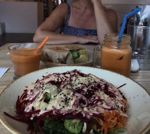 Salade, wraps et jus ! at Bad Hunter in Lausanne