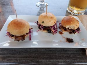 Mini burger végé at L'Gros Luxe in Quebec