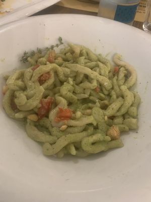 Strangozzi fatti in casa pesto di nocciole e pomodorini   at La Mi Mama in Rimini