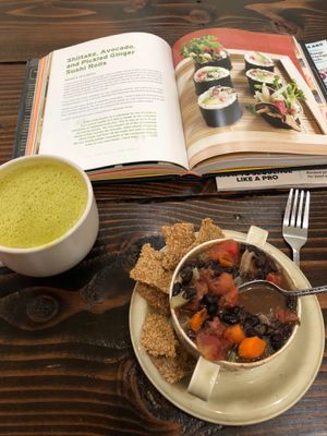 Matcha latte, veggie soup ?
$4.75
Matcha Latte
matcha, coconut cream, cinnamon, maca, turmeric, dates, vanilla at The Hunter's Wife Health Bar in Wenatchee