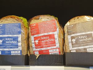 Some sandwiches! With hummus, BBQ seitan 🤘, smoked tofu at bio&bio - Morpurgova in Split