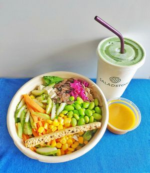 Salad Stop Go Geisha Salad Bowl and Green Glow smoothie (without the greek yogurt and honey) at SaladStop - Central Sq in Metro Manila