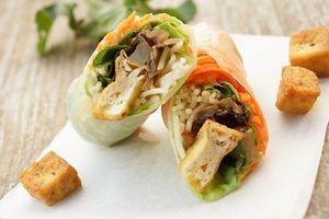 Vietnamese veggie fresh salad roll at Tinh Tam Trai in Vaughan