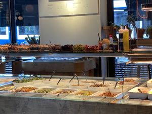 Bij elk gerecht staat goed aangegeven of het Vegan is  at Spirit in Amsterdam